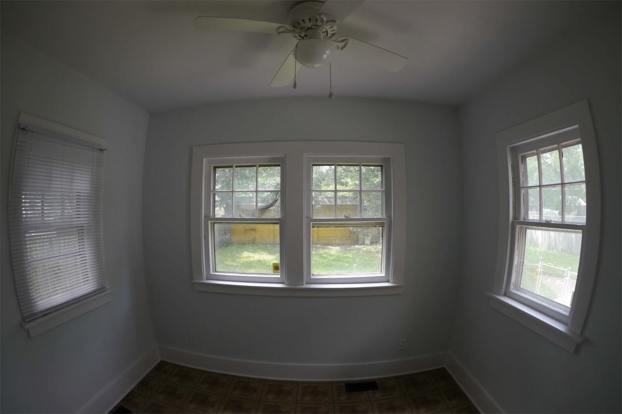 915 Woodstock Ave #1 - Photo 7 of 10