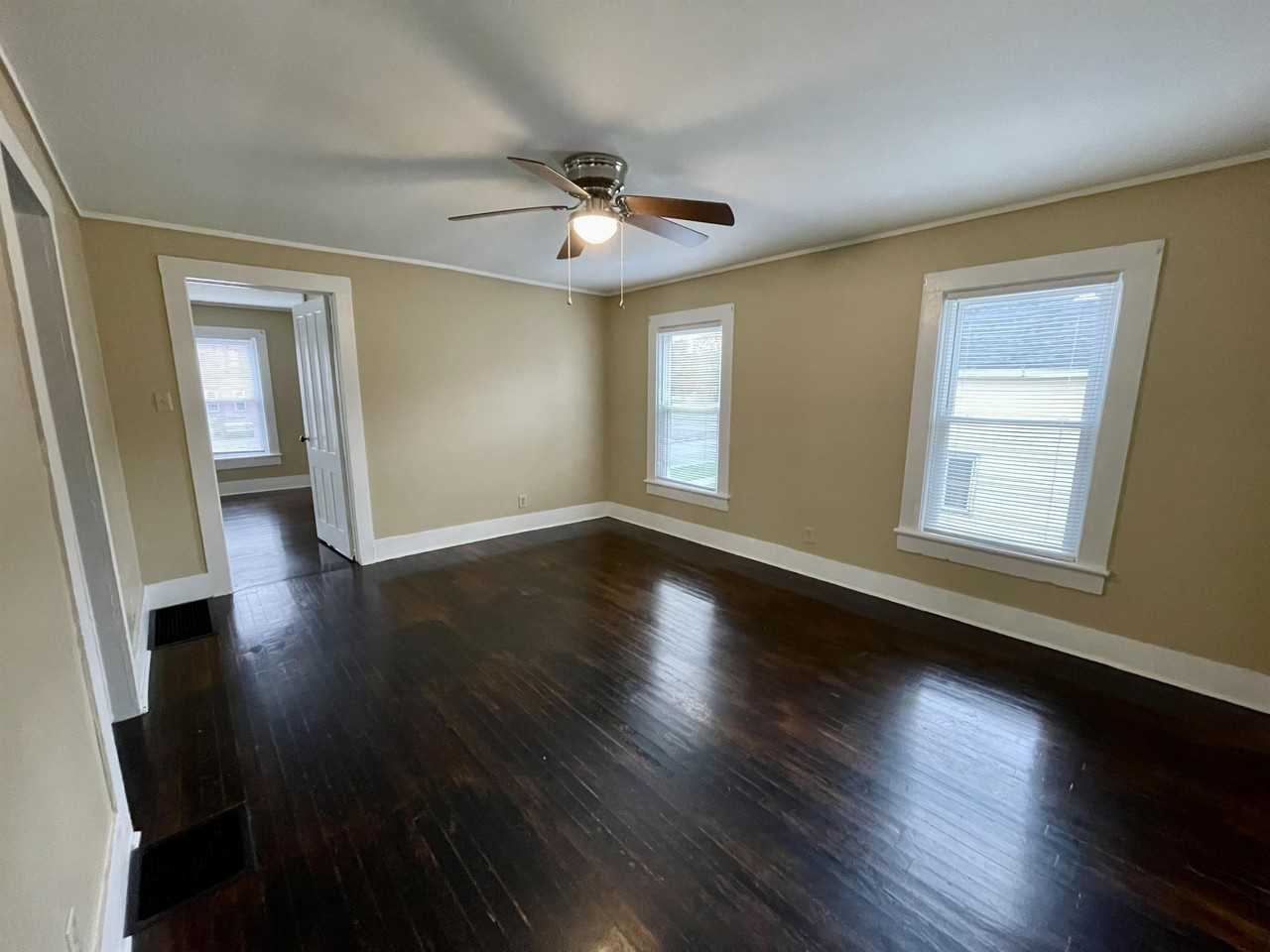 60 E Court St #2 - Photo 5 of 10