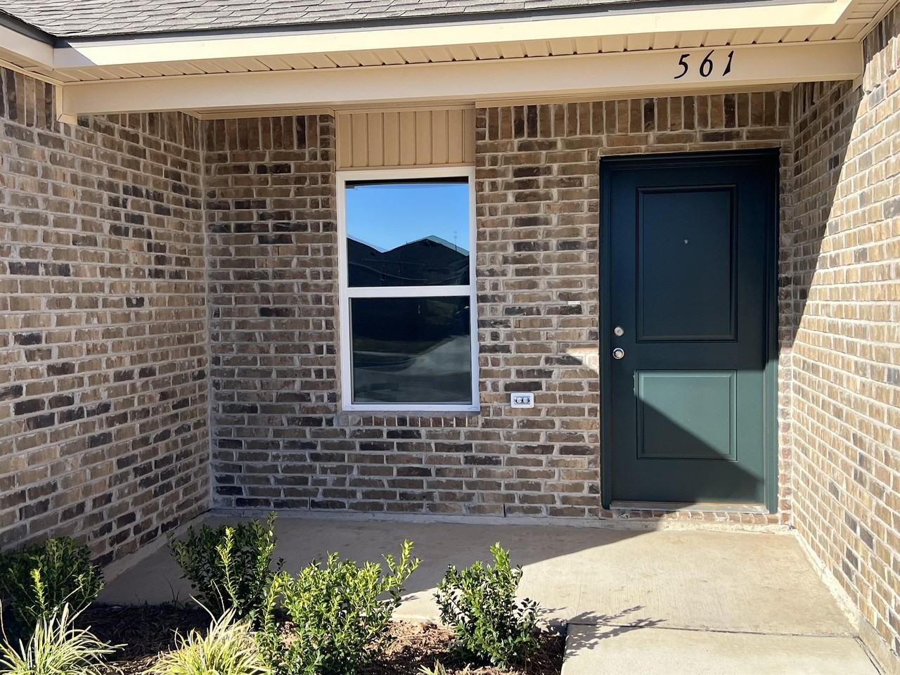 561 Se 3rd Ter #1 - Photo 2 of 20