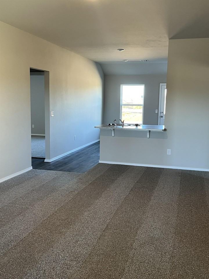 561 Se 3rd Ter #1 - Photo 3 of 20