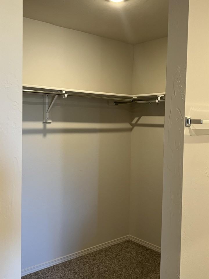 561 Se 3rd Ter #1 - Photo 7 of 20