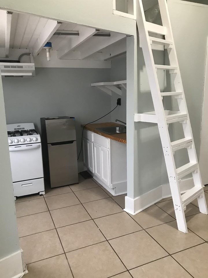 219 E 3rd St #1 - Photo 5 of 11