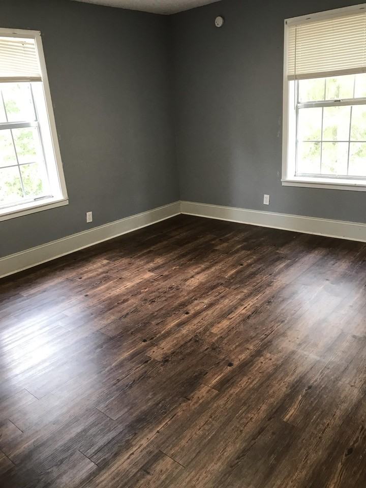 1621 W 7th St #4 - Photo 3 of 6