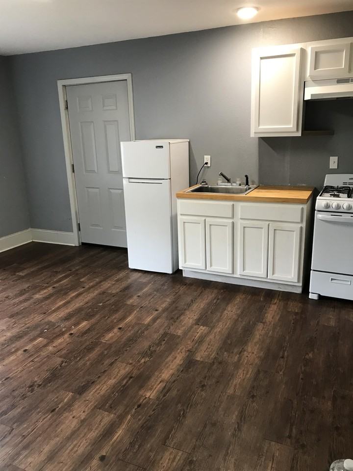 1621 W 7th St #4 - Photo 4 of 6