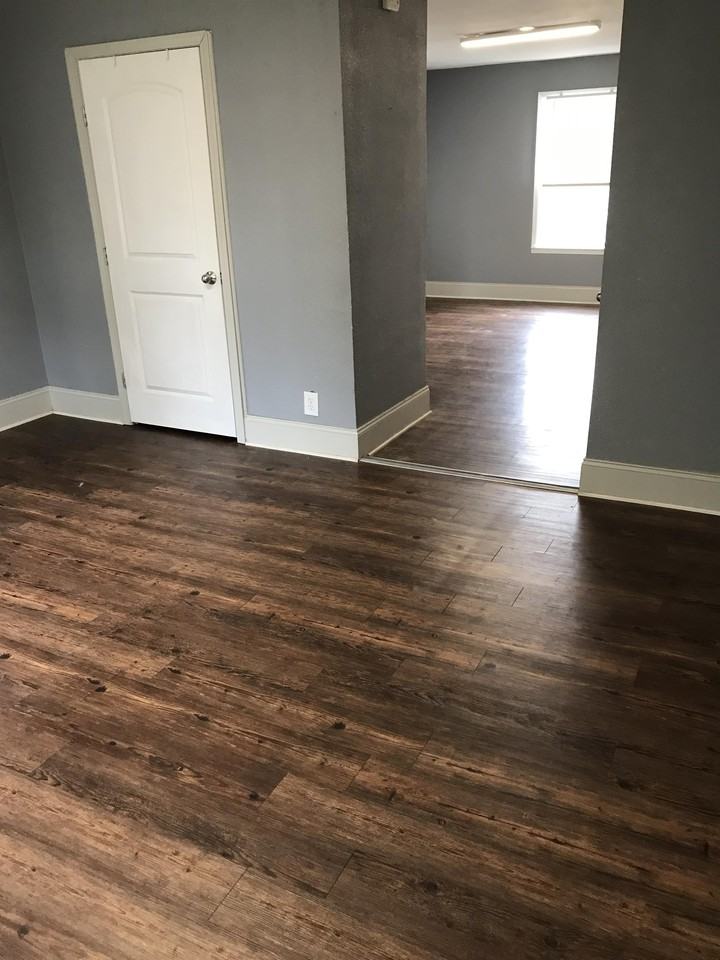 1621 W 7th St #4 - Photo 2 of 6