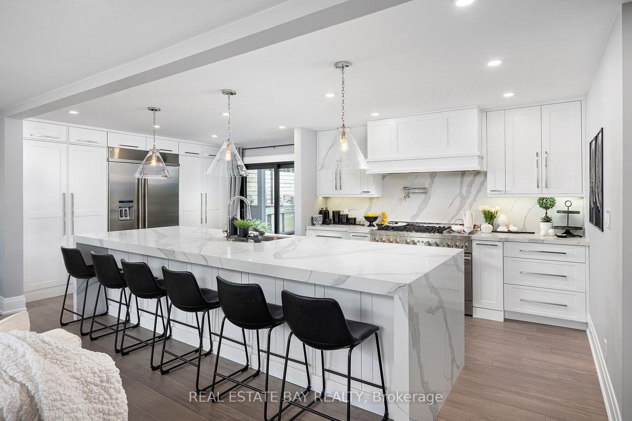 29 Fallingbrook Drive - Photo 2 of 35