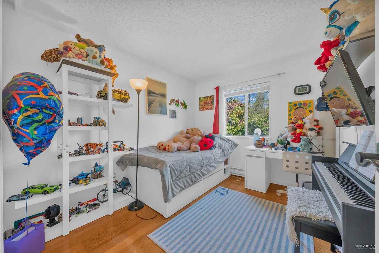 251 West 4th Street - Photo 3 of 4