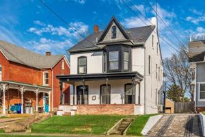 featured image of 111 E 7th St