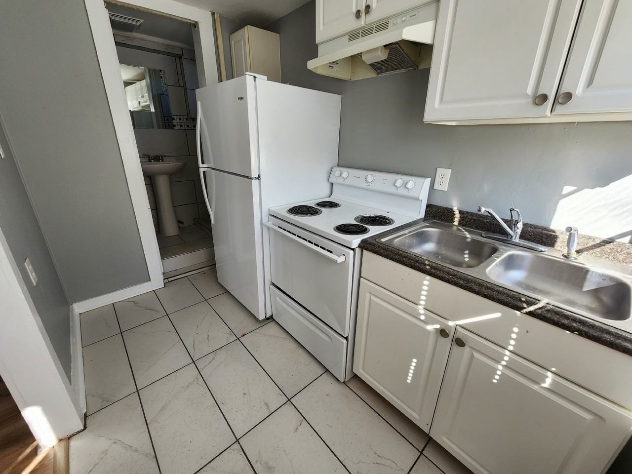 349 Hickory Hts Apt B - Photo 3 of 8