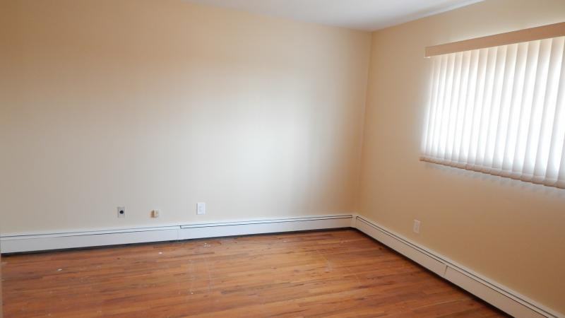 2443 Surf Dr - Photo 3 of 25