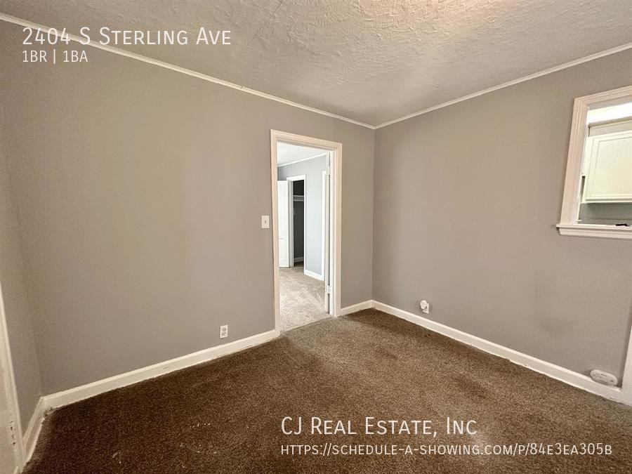 2404 S Sterling Ave - Photo 2 of 7