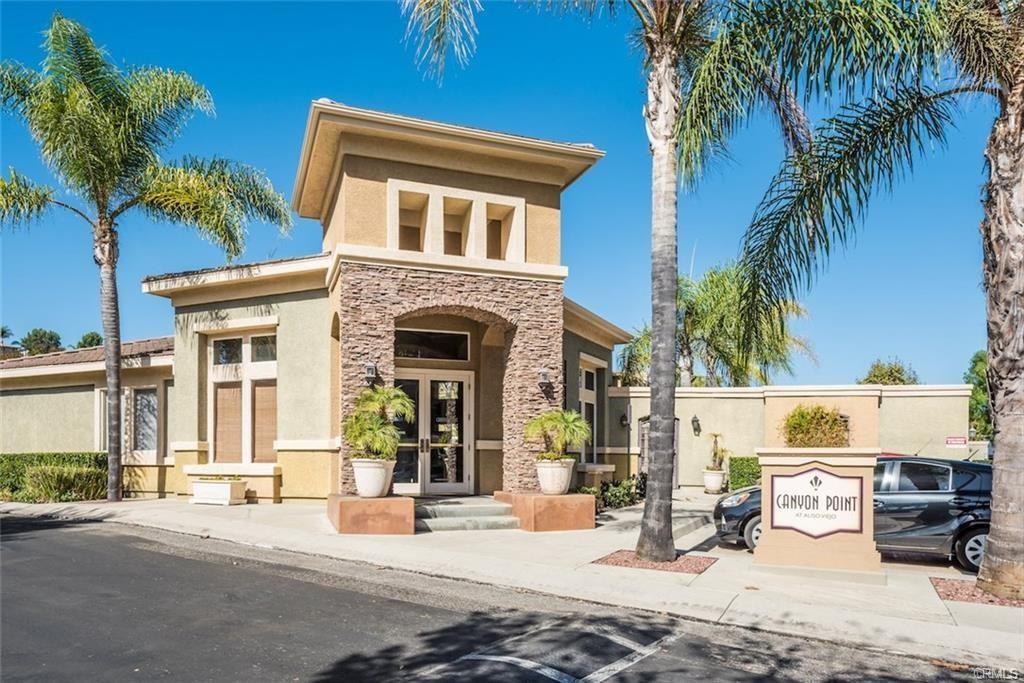 22681 Oakgrove #322