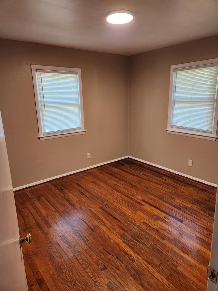 2844 Club Plaza Rd #1 - Photo 6 of 8