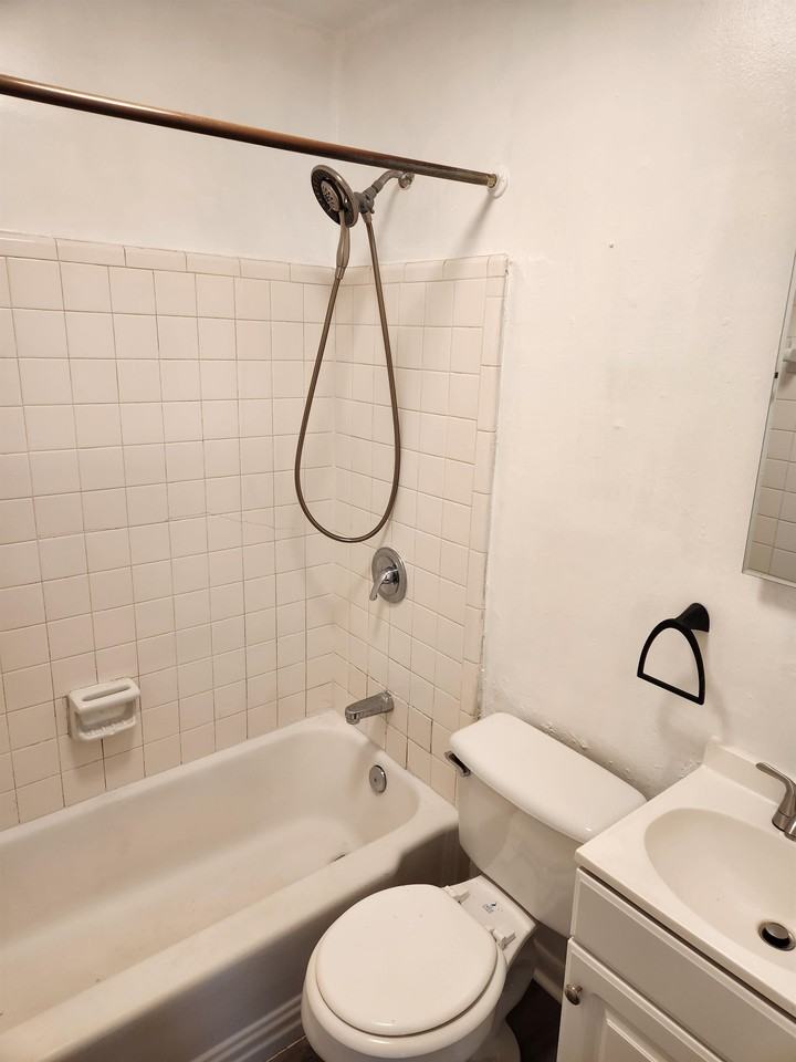 2844 Club Plaza Rd #1 - Photo 7 of 8