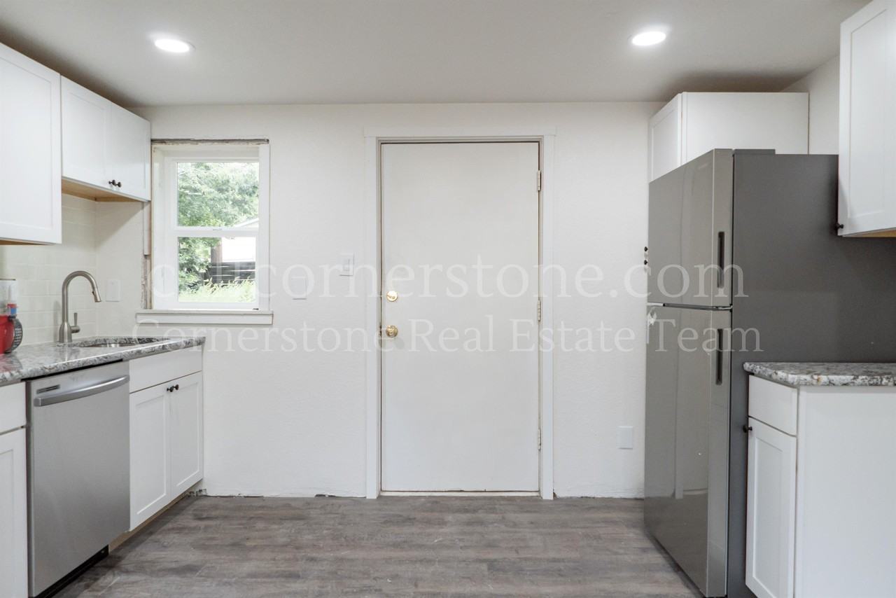 1412 Columbine Rd #1 - Photo 7 of 10