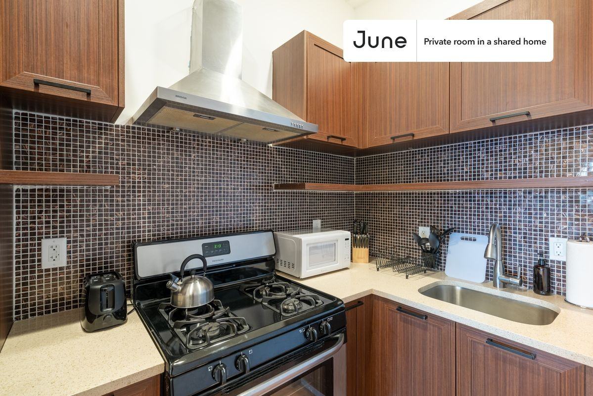 148 Grove St #A - Photo 5 of 15