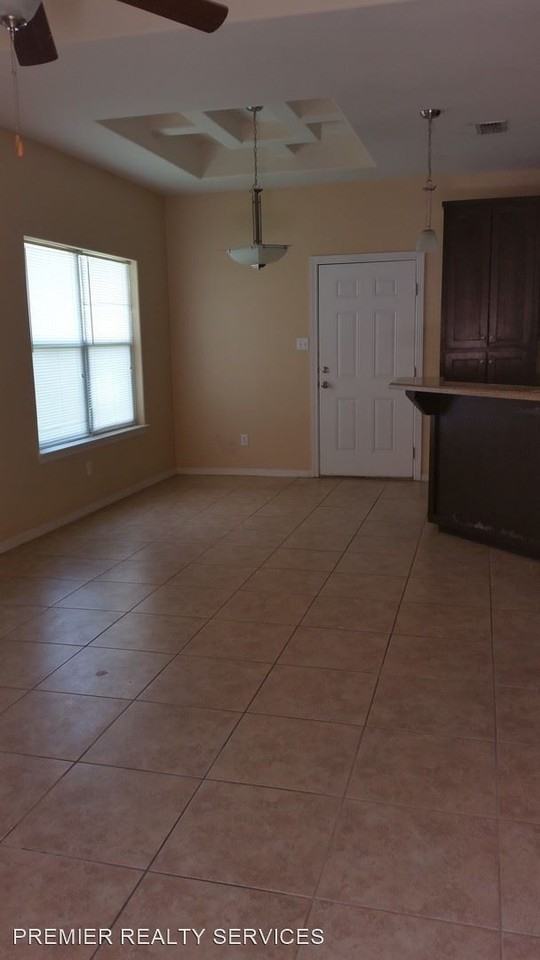 3605 S. FAIRMONT AVE. - Photo 3 of 10
