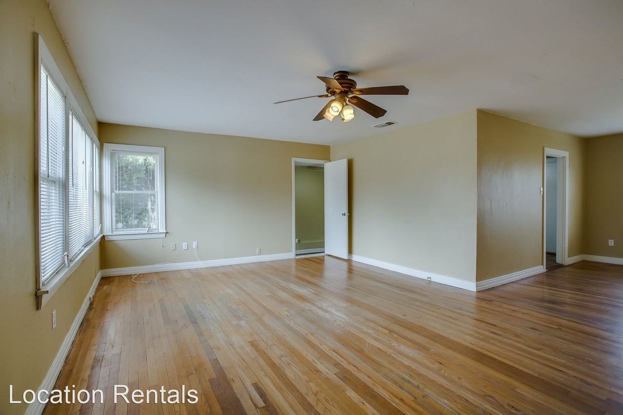 2706 33rd St - Photo 3 of 13