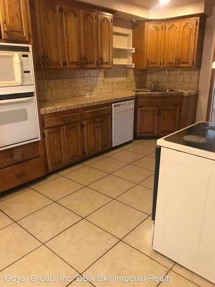 1566 W Elm Ave - Photo 3 of 15