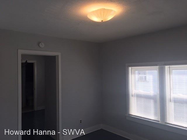 1266 Oak Ave - Photo 3 of 7