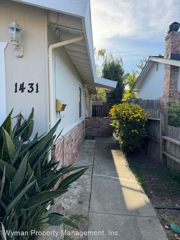 1431 El Capitan Way - Photo 2 of 27