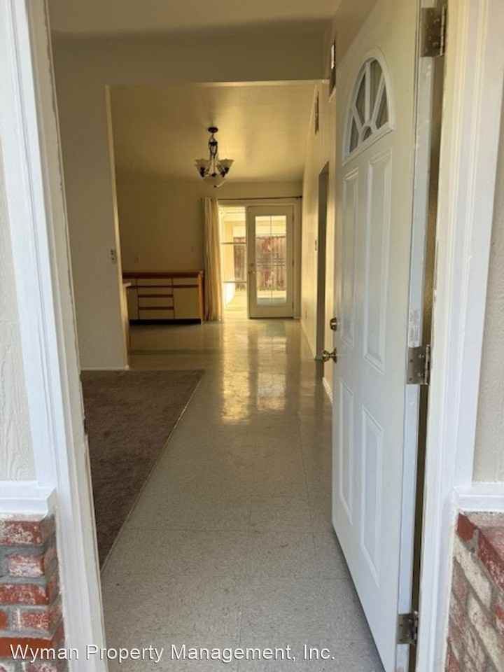 1431 El Capitan Way - Photo 3 of 27