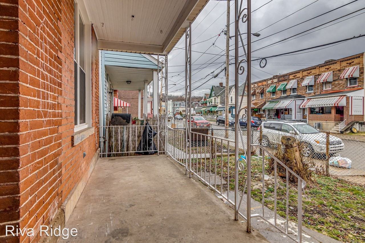 291 W Elizabeth St - Photo 3 of 17