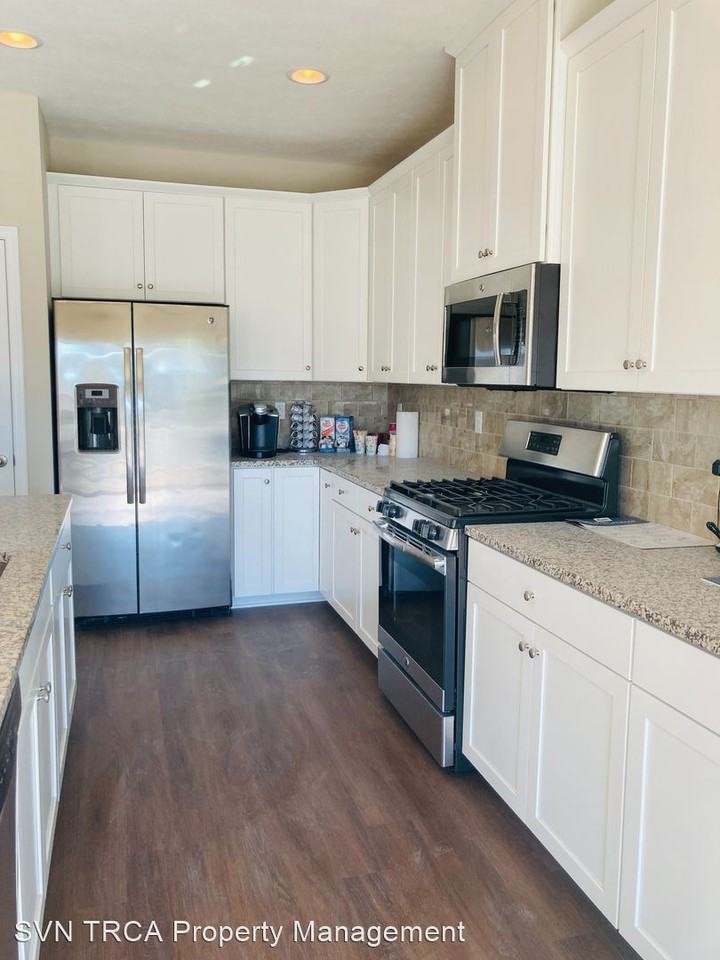 102 Hidden Cliff Rd - Photo 3 of 25