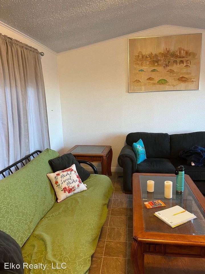 2746 2746 Hummingbird Street - Photo 2 of 7