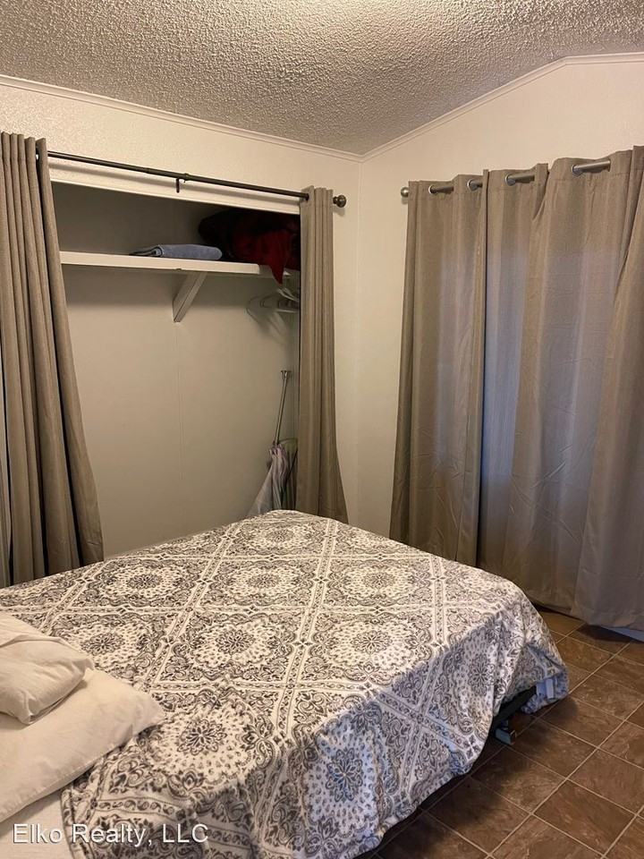 2746 2746 Hummingbird Street - Photo 3 of 7