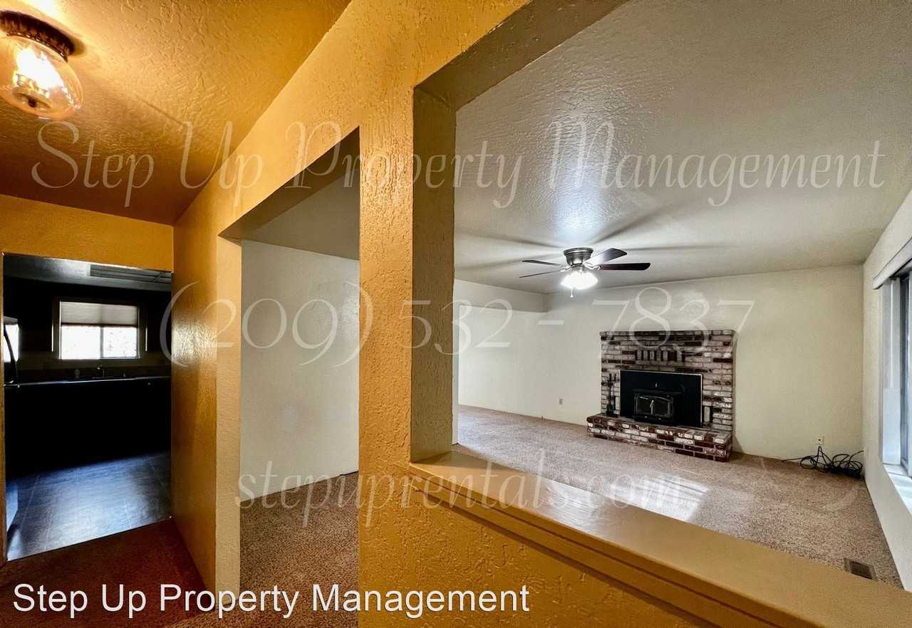 11150 Currey Dr - Photo 3 of 19