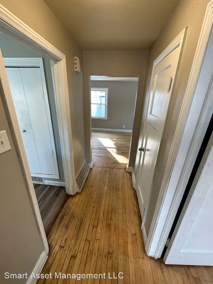 5726 N 40th St - Photo 2 of 17