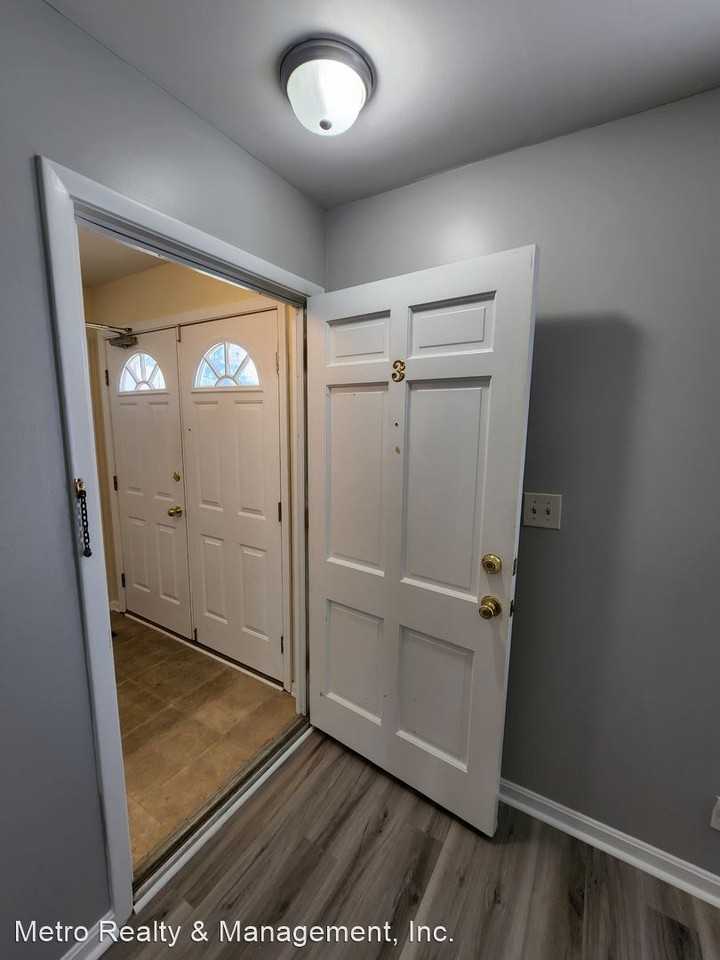 1938 Goldsmith Ln - Photo 2 of 49