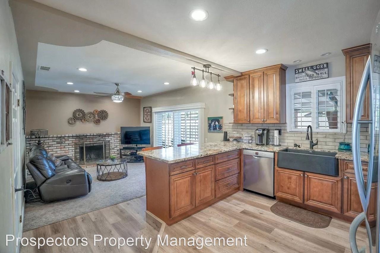 1210 San Miguel St - Photo 2 of 11