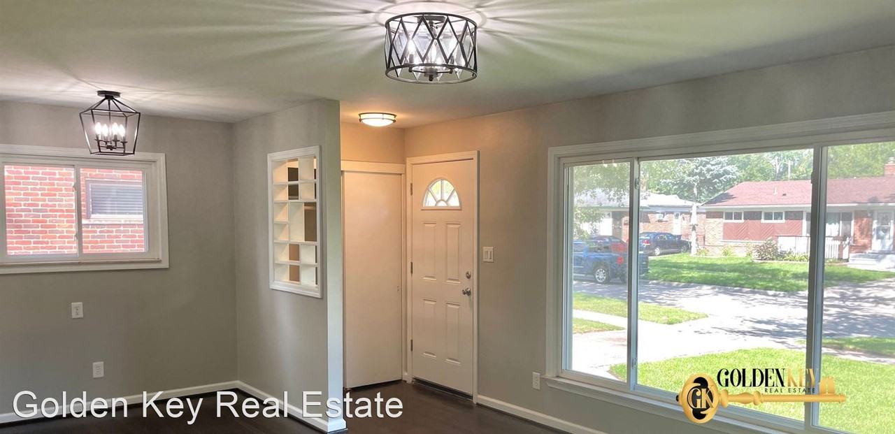 22203 Logue Ave - Photo 2 of 16