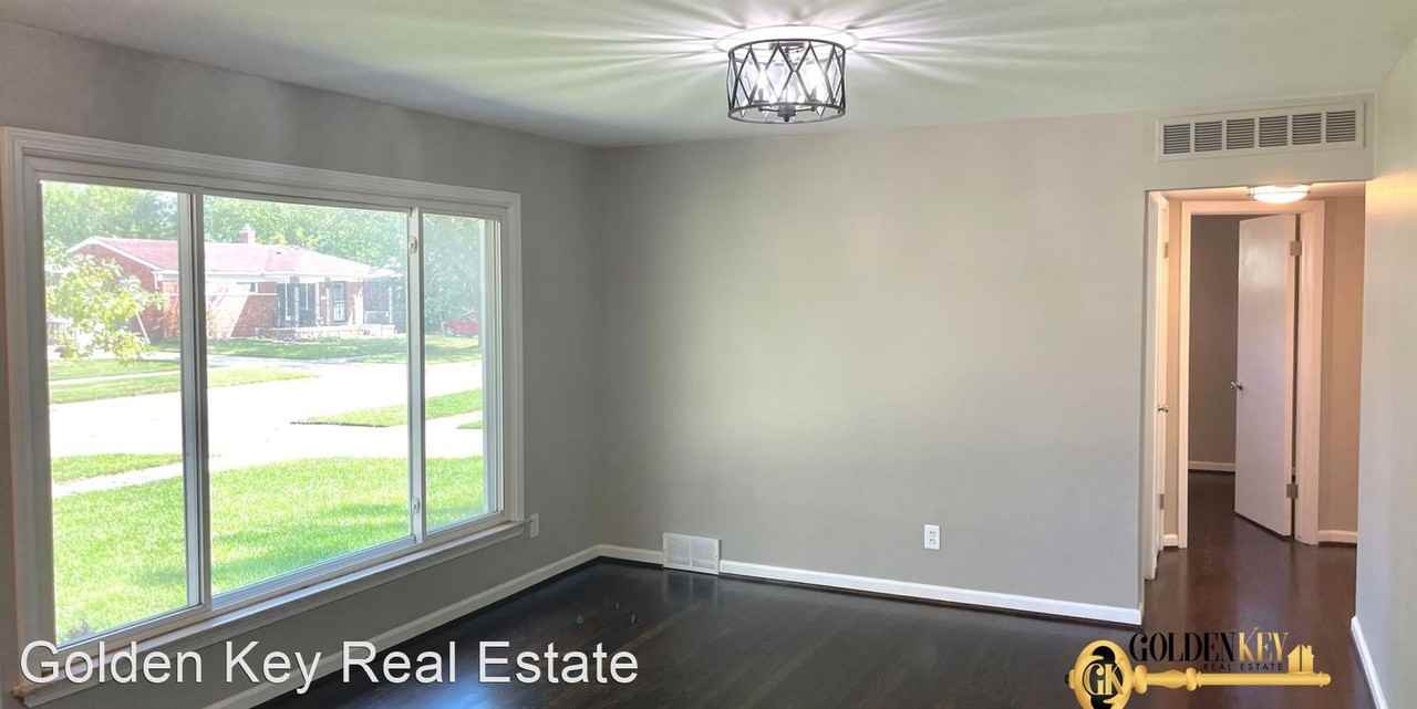 22203 Logue Ave - Photo 3 of 16