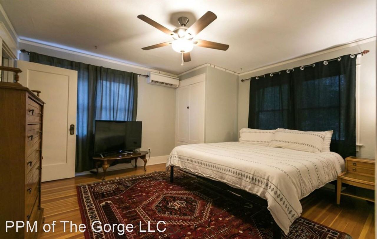 523 E 9th St - Photo 3 of 13