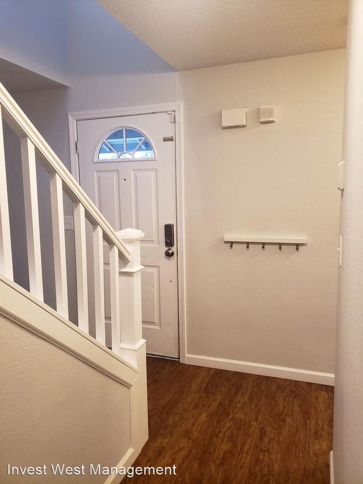 1805 Ne 149th Cir - Photo 3 of 28