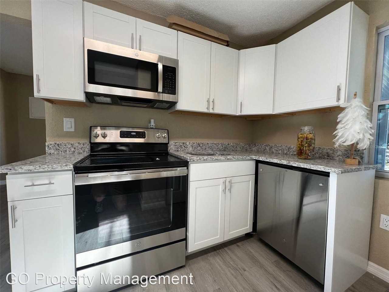 2162 Henry St Ne - Photo 2 of 11