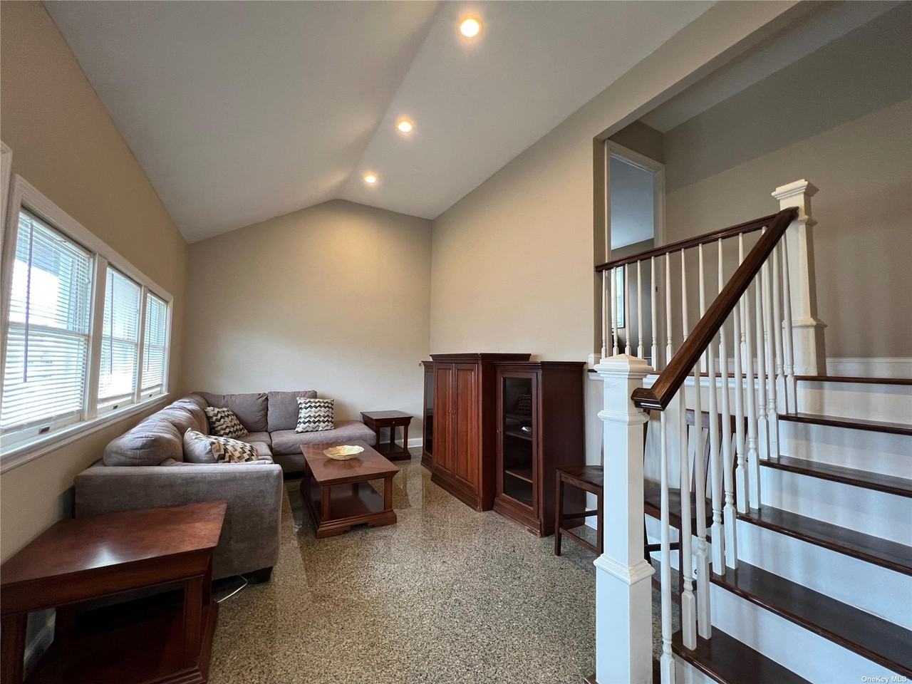 18 W Minerva Rd - Photo 2 of 13