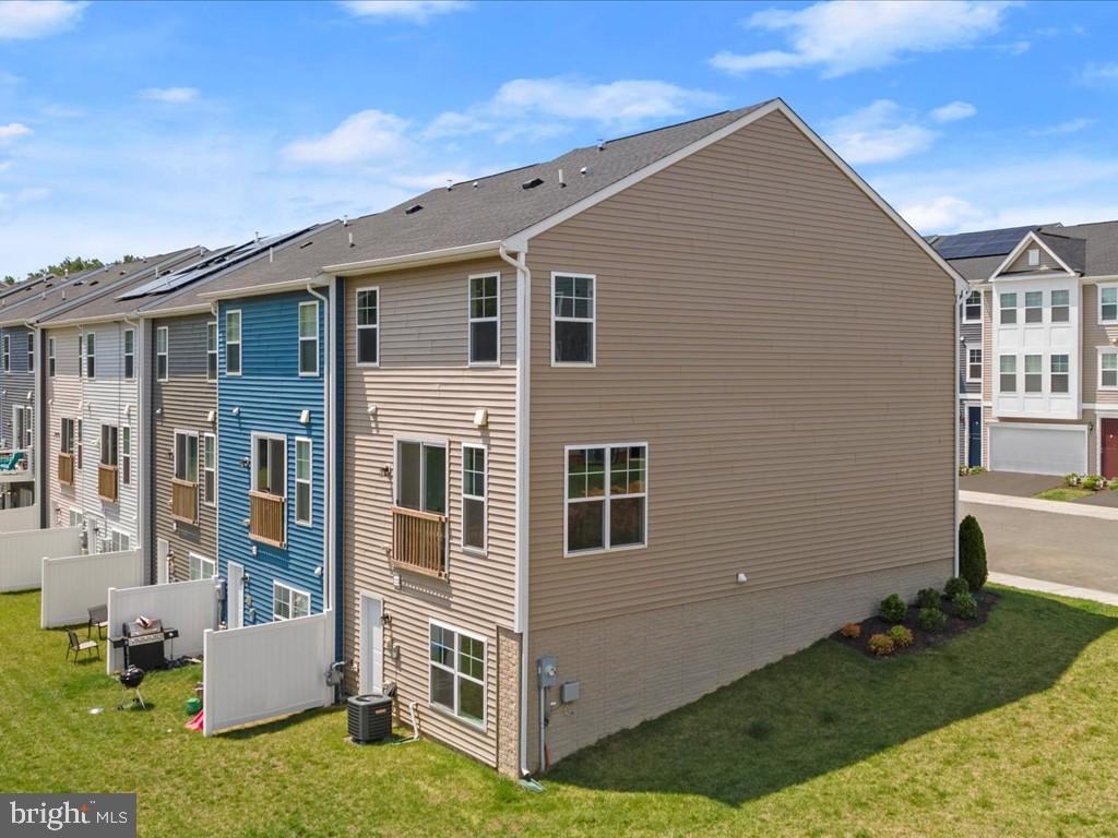 18221 Summit Pointe Dr - Photo 2 of 35