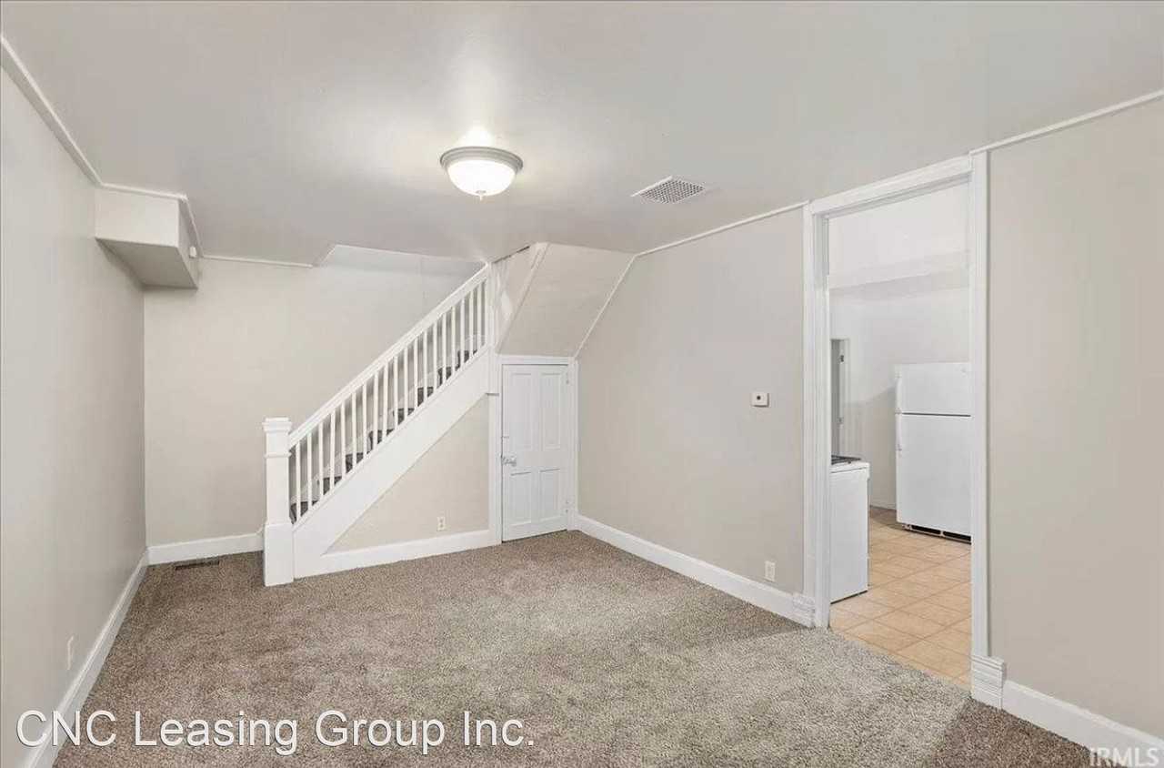 917 1/2 N 12th St - Photo 2 of 8