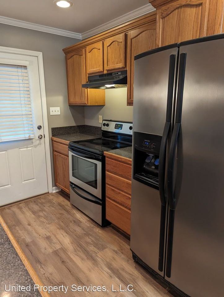211 Village Square Dr - Photo 3 of 20