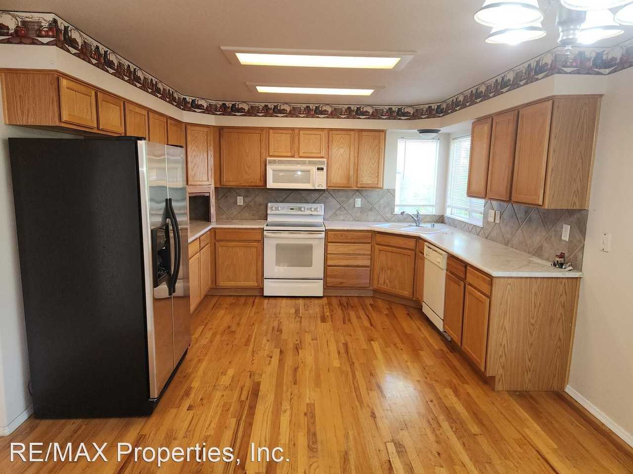 3248 Greenmoor Ct - Photo 2 of 19