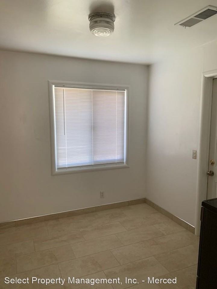 1661 Juniper Ave - Photo 3 of 7