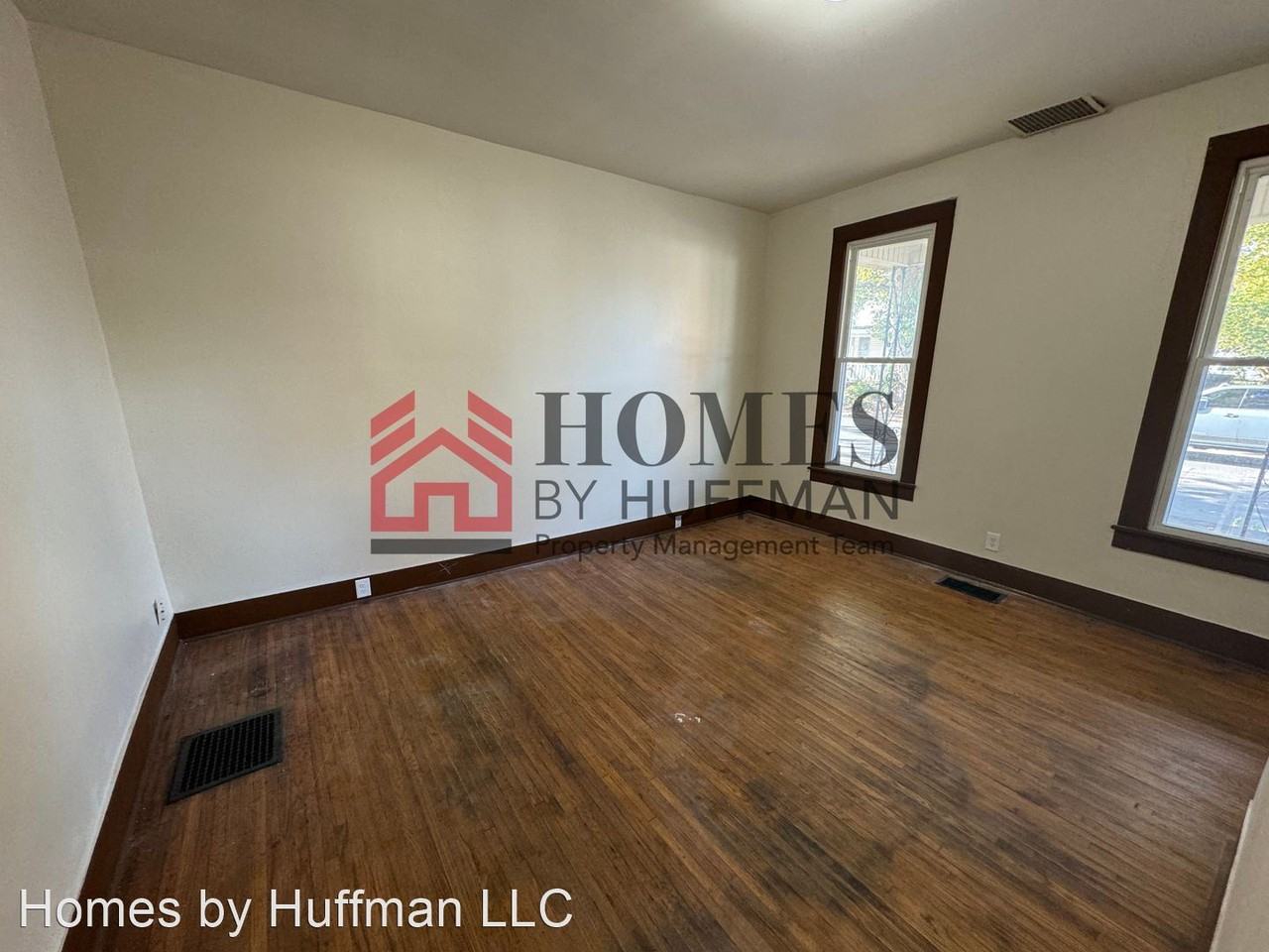 812 S Elliott St - Photo 3 of 9