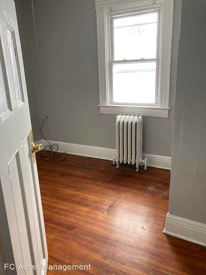 682 Lake Ave - Photo 3 of 5