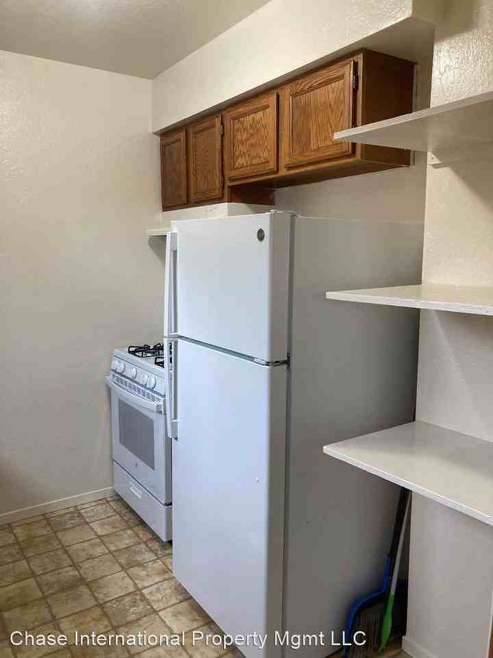 1162 Buena Vista Ave #1 - Photo 3 of 9