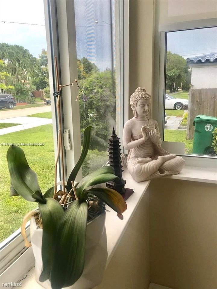 4420 Sw 4th St - Photo 3 of 16