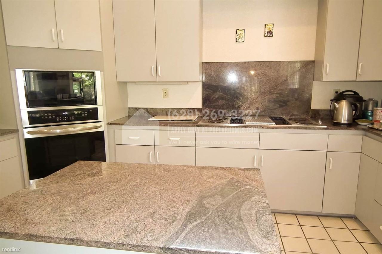 1045 Hiawatha Ct - Photo 3 of 17